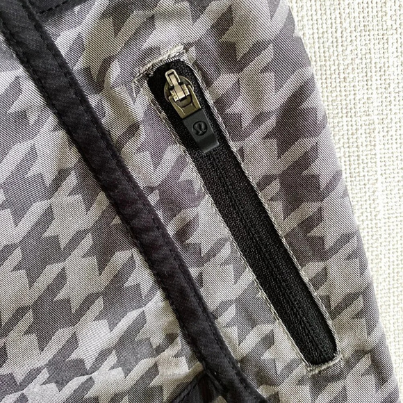 LULULEMON Tracker Short II *2-way Stretch Size 4 Houndstooth Jacquard Black Gray - Picture 4 of 8